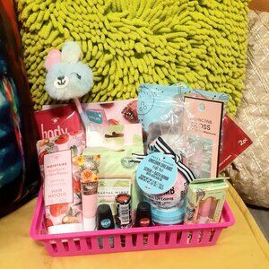 KIDS/ TEEN HAND MADE CUTE GIFT BASKET! :)